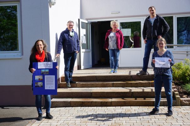 Frau Köllinger, Herr Kerlin, Frau Dessin, Herr Dubbert und Frau Klenke freuen sich über den Beginn der Sanierung des Pflegebades.