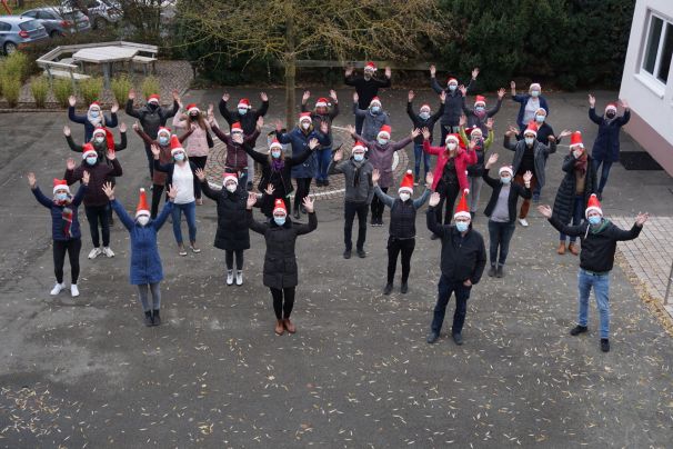 Das Schulteam wünscht frohe Weihnachten.