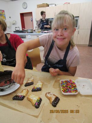 Süße Füße treffen auf Schokolinsen